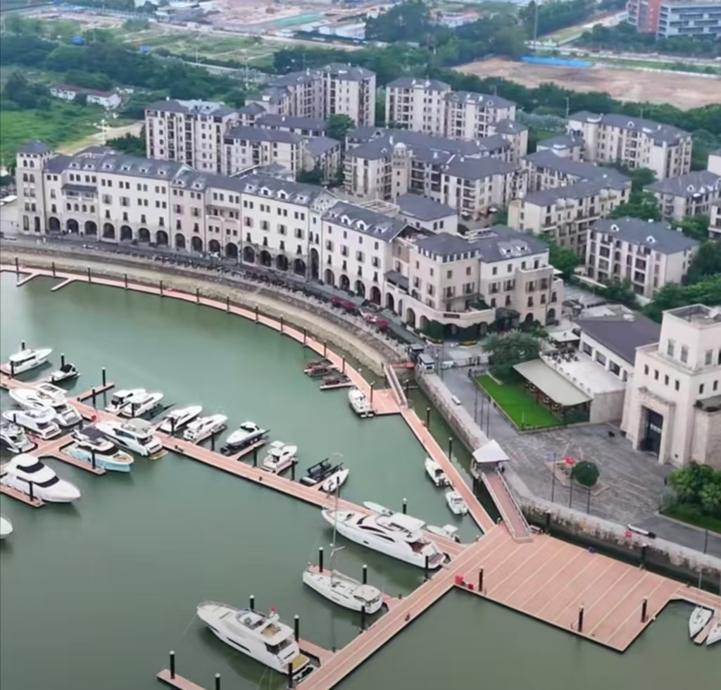 水上浮桥游艇码头